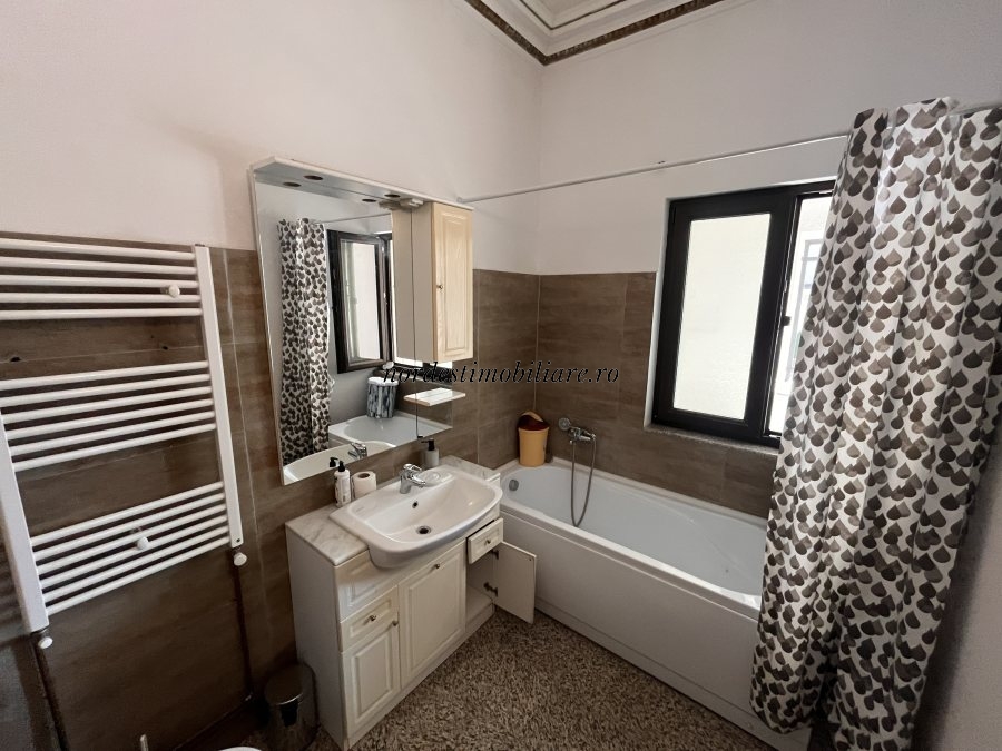 Apartament 1 camera – Centru | UMF | 50 mp