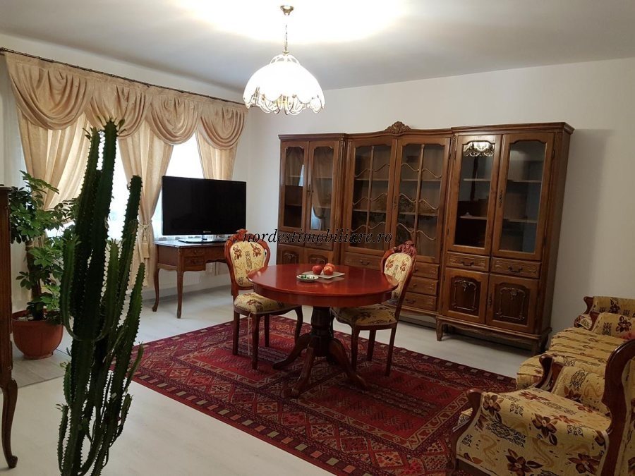 Apartament 3 camere Centru