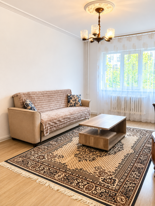 Apartament 3 camere de închiriat – Podu Ros | 65 mp | Etaj 2 | CT